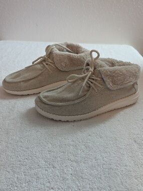 Hey Dude Light Cream Style Britt Lace Up Light Soft Ankle Boots Womens 7 Guc